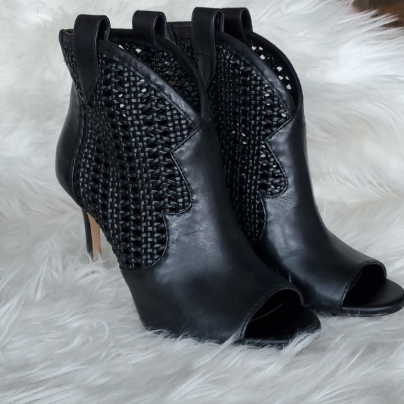 Last 1..NWT SZ 6🎄JESSICA SIMSON LEATHER BOOTIES - Picture 2 of 7